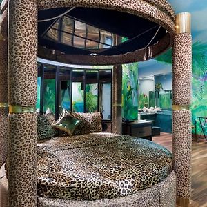 One King Bed Jacuzzi